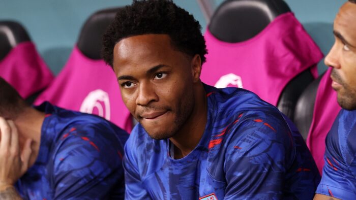 Sterling no regresa a Catar hasta que su familia esté a salvo