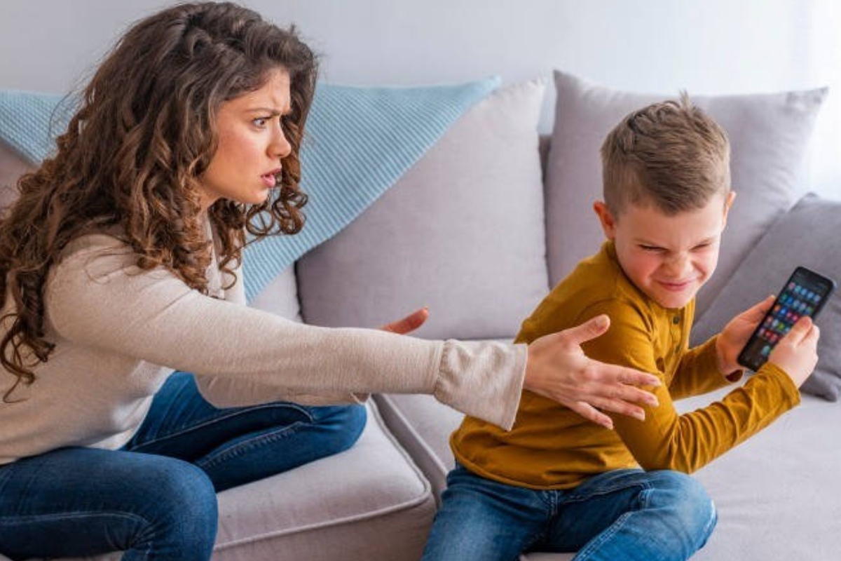 Niños adictos al celular ya las tablets pueden tener graves consecuencias - ATV