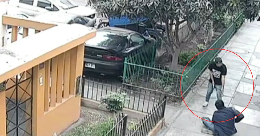 Los Olivos: Delincuentes encañonan y asaltan a vecino ¡en plena luz del día!
