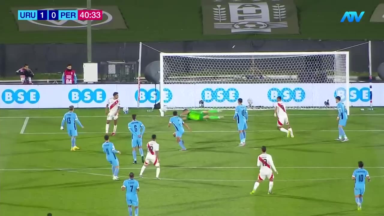 40' Perú avisó a Uruguay