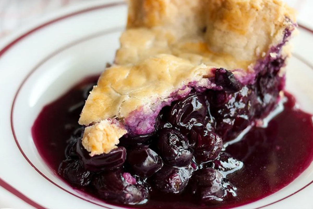 ‘Secretos de cocina’: Aprende a preparar un pie de blueberries y frutos del bosque