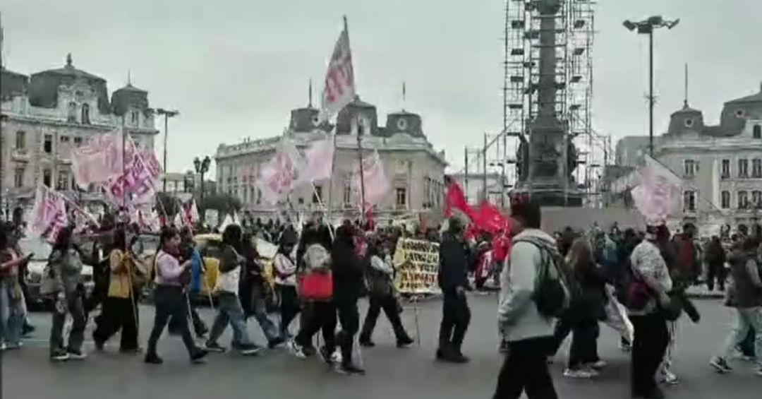 Multitudinaria protesta en Plaza dos de Mayo contra la inseguridad ciudadana