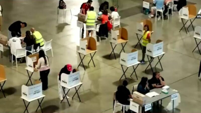 Miembros de la misión de observación de la Unión Europea durante declaraciones sobre el rechazo al fraude en las elecciones presidenciales de Perú