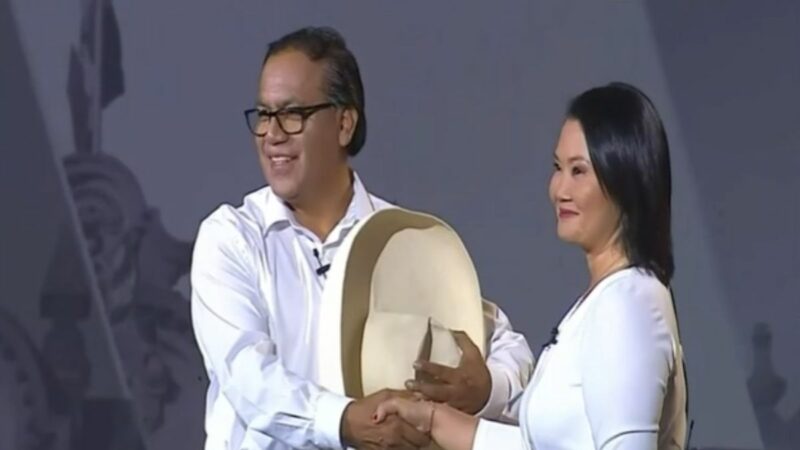 Roberto Sánchez representante de Juntos por el Perú y Keiko Fujimori de Fuerza Popular