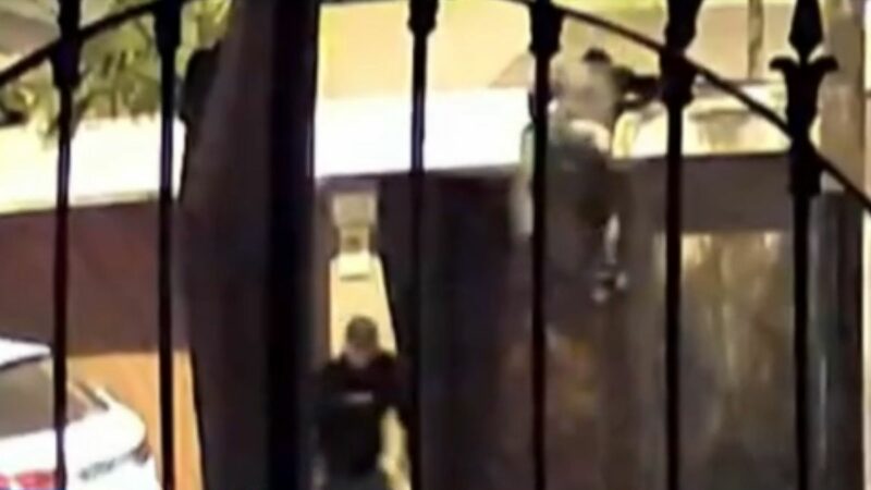 Delincuentes trepan como hombres araña el techo de una vivienda en La Molina durante intento de robo.
