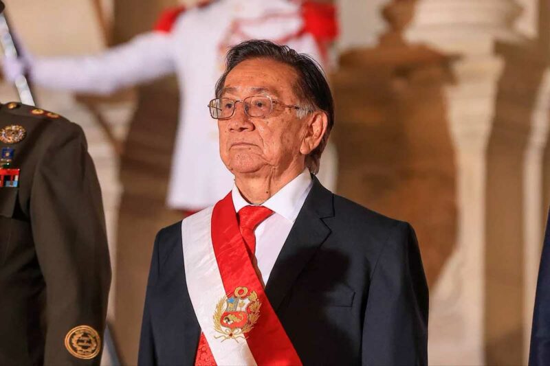 Marco Vinelli y Keiko Fujimori durante reunión sobre equipo de transferencia del gobierno entrante