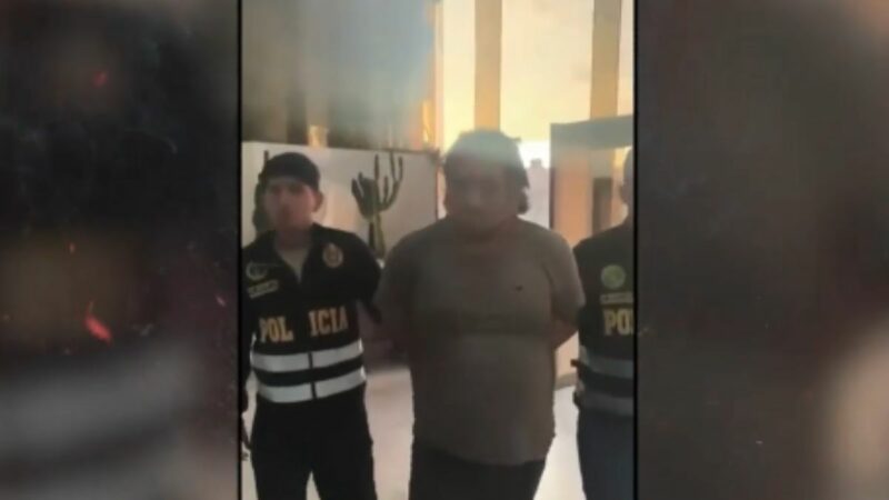 Agentes policiales durante el operativo de captura del presunto extorsionador de la banda El Batallón en Chorrillos