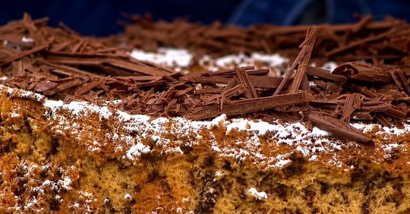Sandra Plevisani enseña a preparar un chiffon de café con escamas de chocolate, esponjoso y perfecto para Fiestas Patrias.
