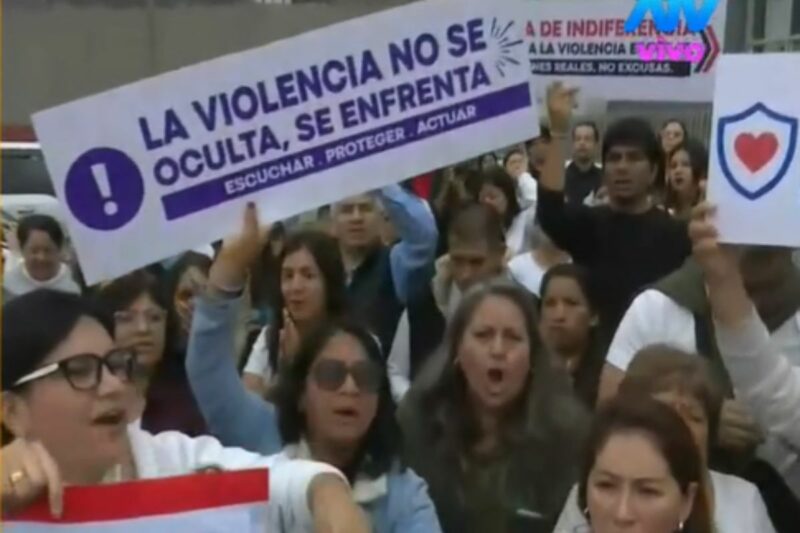 Padres de familia protestan en exteriores del colegio Innova Schools en Ate.