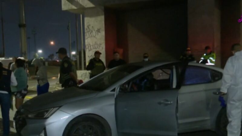 Taxi por aplicativo donde fue baleado un exconvicto en Villa El Salvador