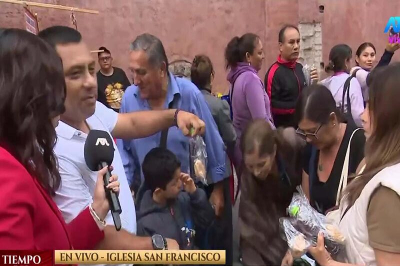 Pareja de esposos reparten desayunos gratis a fieles que esperan por San Judas Tadeo: "Siempre compartimos"