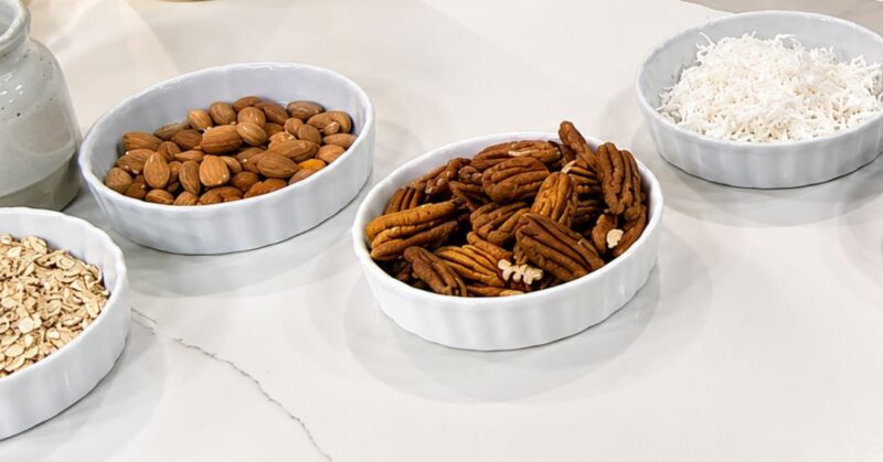 Maricucina Plevisani muestra su granola y los ingredientes naturales en el set de Así de Simple.