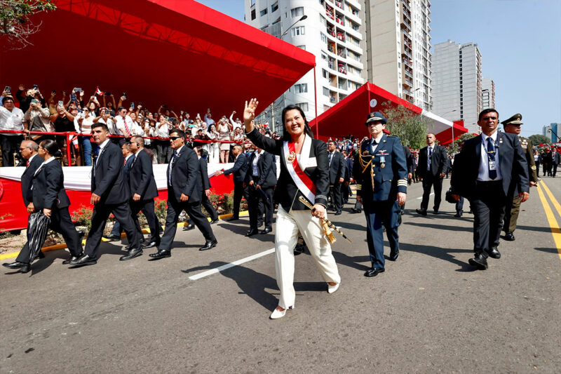 Keiko Fujimori en el Desfile Cívico Militar del 29 de julio en la Avenida Brasil