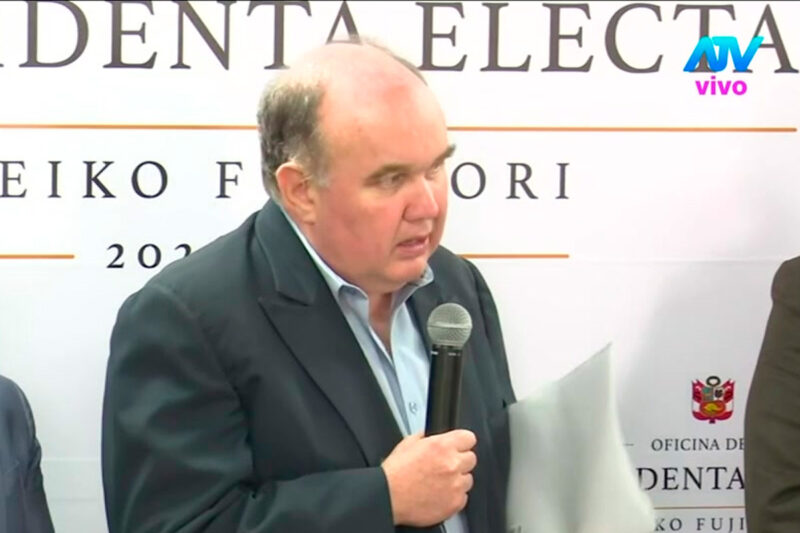 Rafael López Aliaga durante declaraciones sobre alianzas parlamentarias para cerrar brechas sociales en el Perú