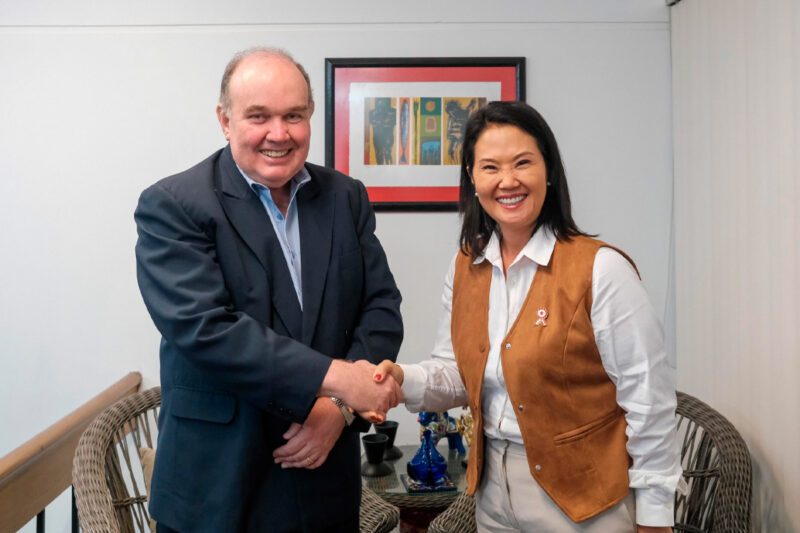 Keiko Fujimori y Rafael López Aliaga durante reunión en local partidario de San Isidro