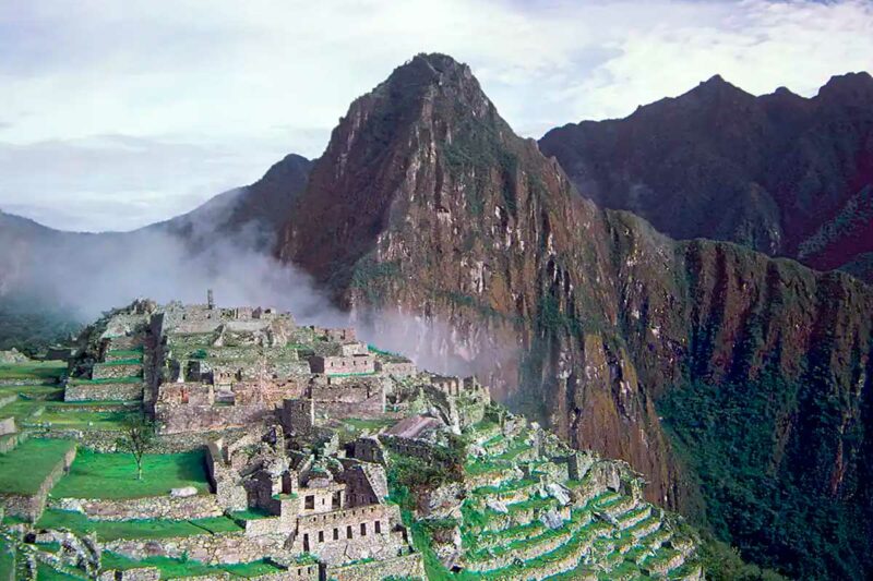Turistas visitan Machu Picchu en el aniversario de su declaración como maravilla del mundo
