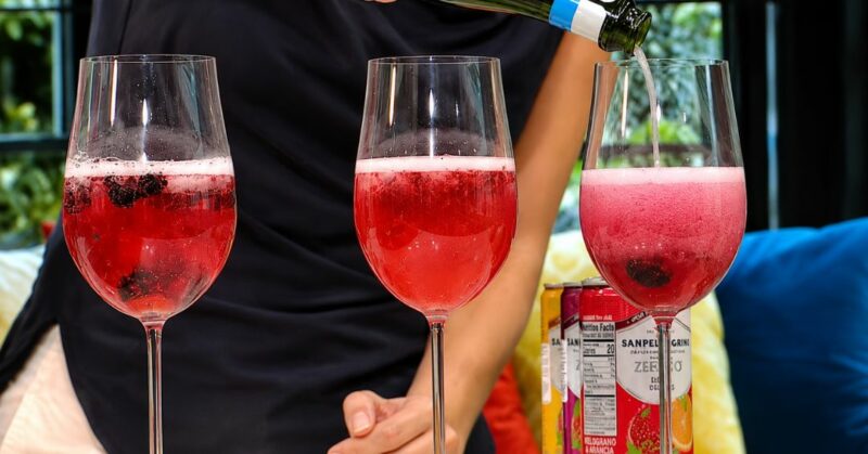 Maricucina Plevisani y Ale Belaunde preparan mocktails sin alcohol en Así de simple.