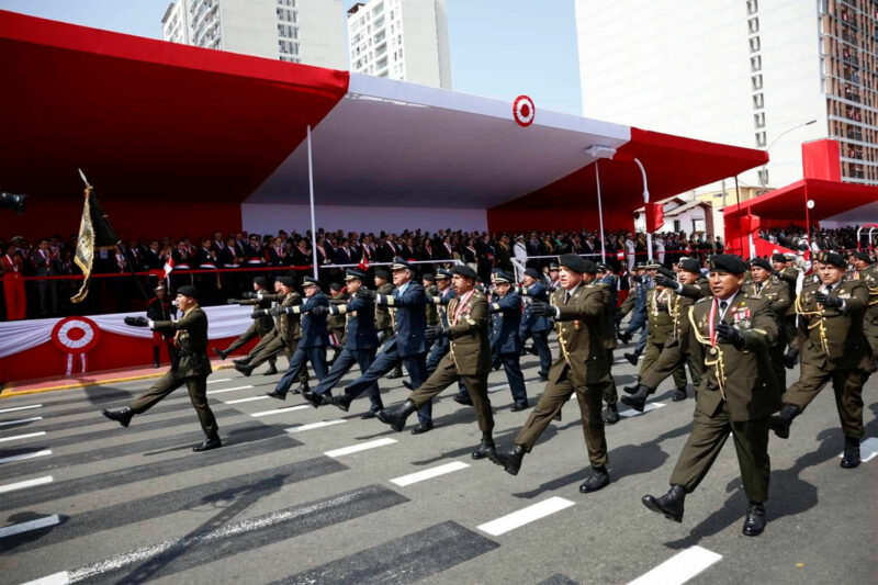 Keiko Fujimori emocionada durante el Desfile Cívico Militar del 29 de julio
