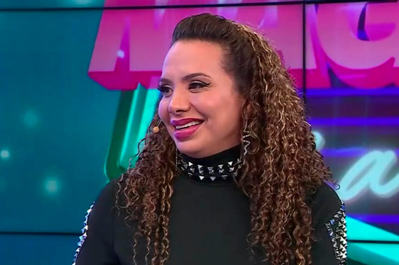 Mónica Cabrejos durante entrevista sobre su etapa como vedette peruana