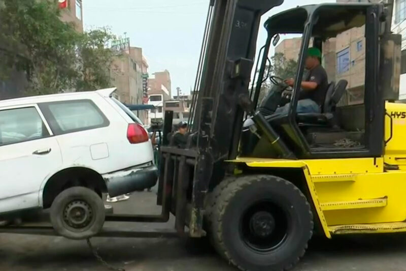 El Agustino: municipalidad retira vehículos abandonados de la vía pública e impone multas