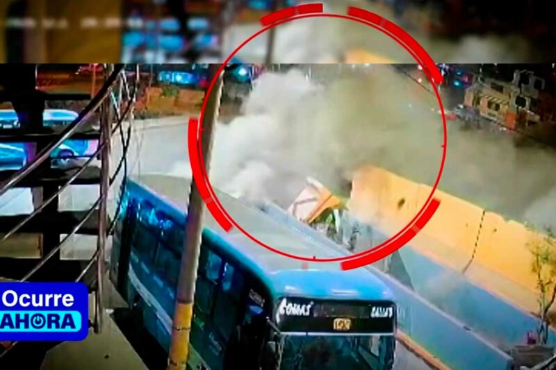 Bus impactado contra muro de contención derribado en la curva Pasamayito, Comas