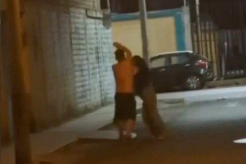 Escándalo en la Policía: efectivo policial golpea a su esposa en plena vía pública