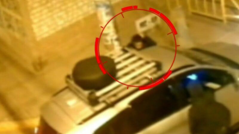 Imagen de seguridad de pistoleros robando camioneta a conductor en Carabayllo