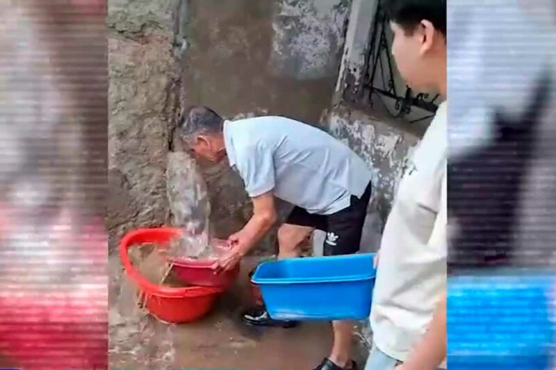 Viviendas inundadas en el Pasaje Santa Rosa del Rímac tras rotura de tubería matriz de agua