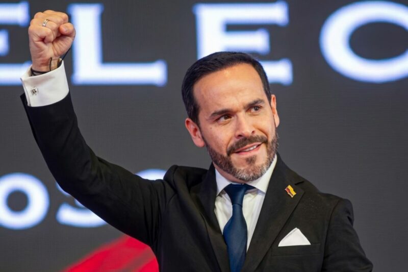 Abelardo de la Espriella jura como presidente de Colombia en histórica ceremonia en Cali