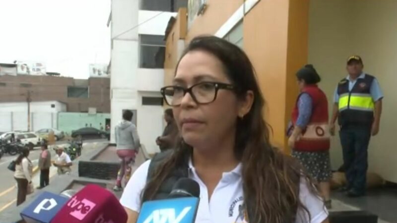 La alcaldesa Carmen Mónica Acuña brindando declaraciones tras el hallazgo de un explosivo. 