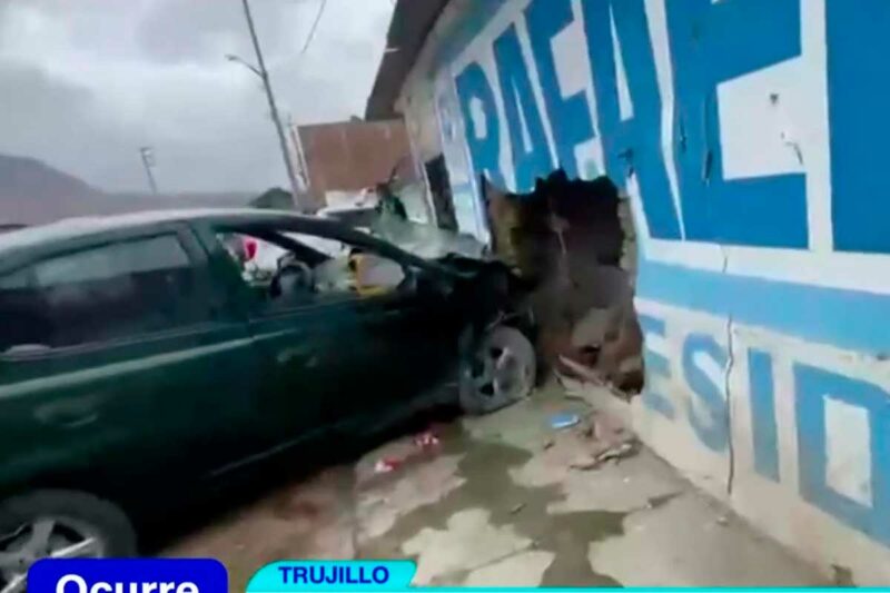 Vehículo empotrado contra pared de vivienda en Trujillo