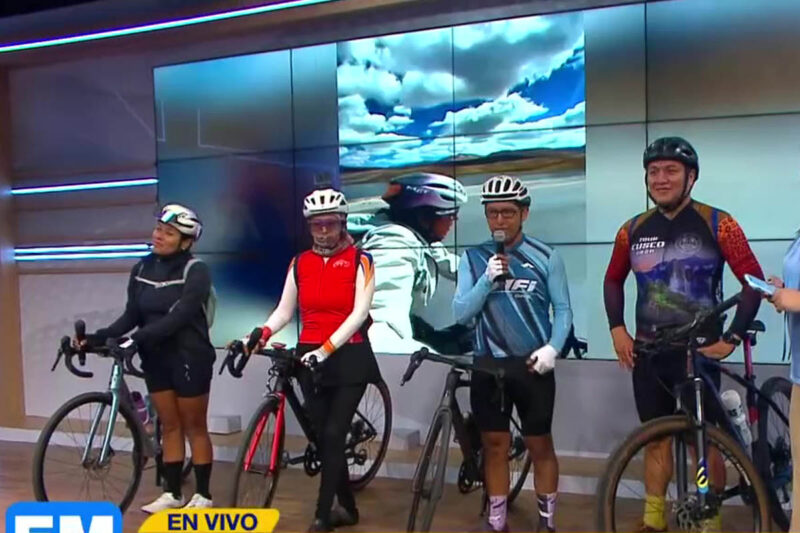 Equipo de ciclistas la rompen manejando desde Lima hasta el Cusco