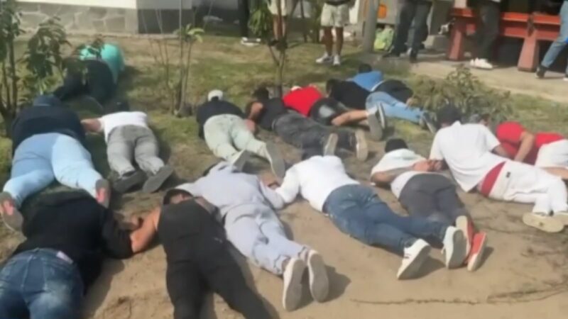 Detenidos durante el operativo contra Los Intocables del Sur en Cieneguilla.