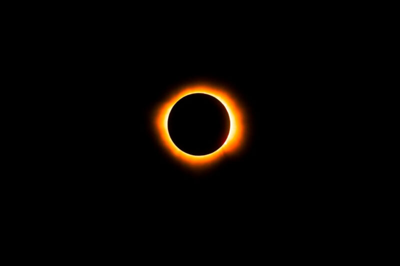 Descubre cómo ver en vivo el eclipse total solar desde Peru.