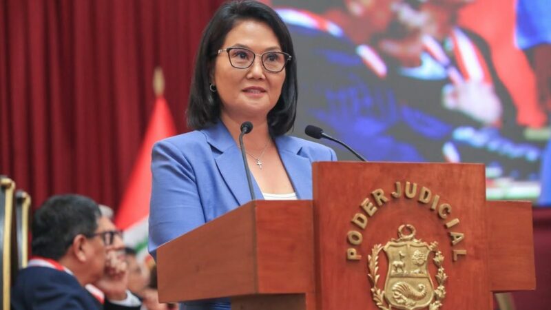Keiko Fujimori ofrece un discurso durante el Día del Juez y la Jueza en Lima.