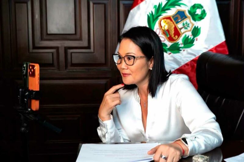 Keiko Fujimori cumple un mes como presidenta del Perú con viajes al interior y lives en redes sociales.