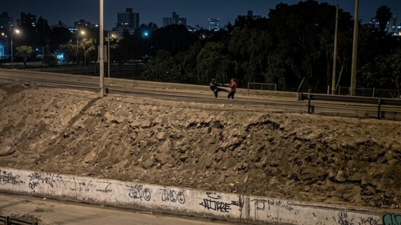 Ladrón agrede a transeúnte y roba celular en San Juan de Miraflores