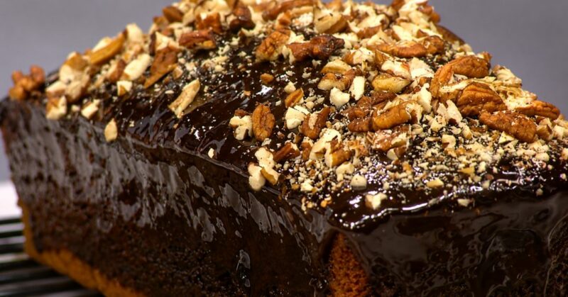 Sandra Plevisani enseña a preparar un queque marmoleado con chocolate y pecanas en 'Así de simple'