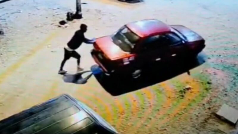Taxista Ángel durante entrevista sobre el robo de su vehículo en Oquendo, Callao