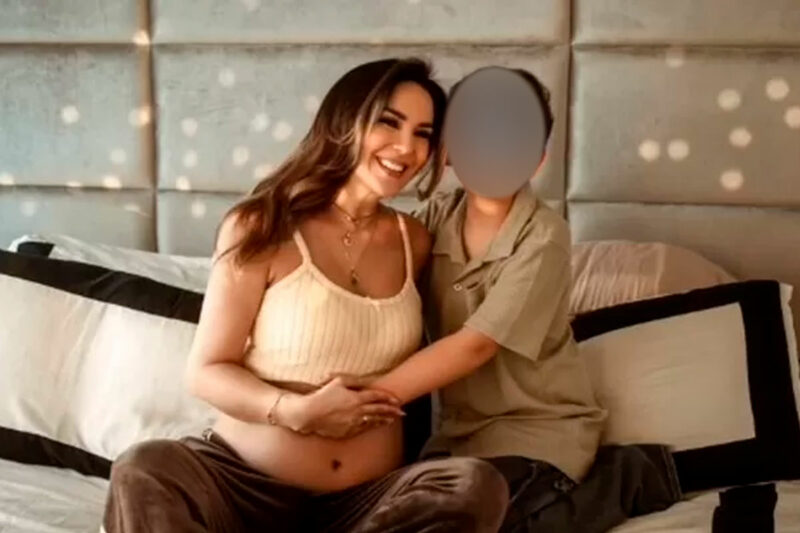 Silvia Cornejo protagoniza sesión de embarazada con su hijo mayor.