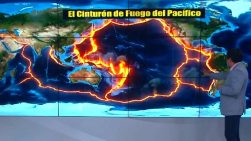 Andrei Domínguez Alvarado durante entrevista sobre los terremotos en el Cinturón de Fuego y su impacto en Perú